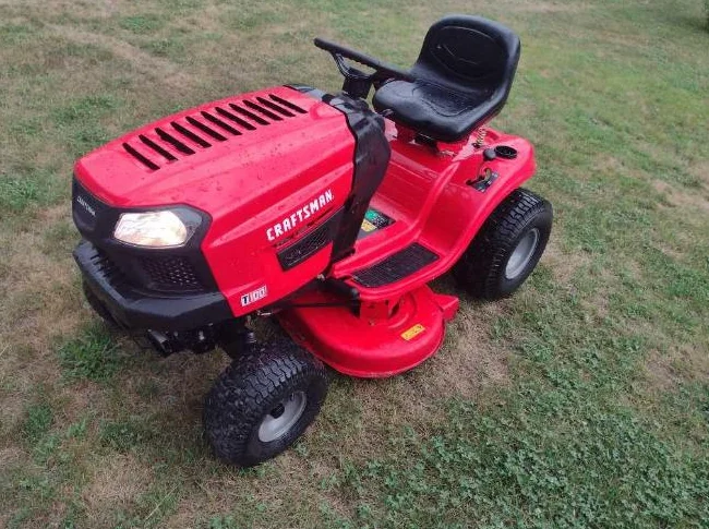 Tracteur a gazon CRAFTSMAN 439cc 38'' de coupe année 2019 comme neuf