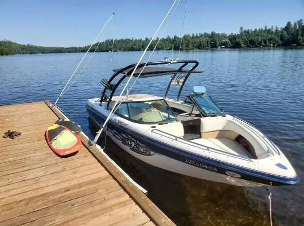 Bateau de wake