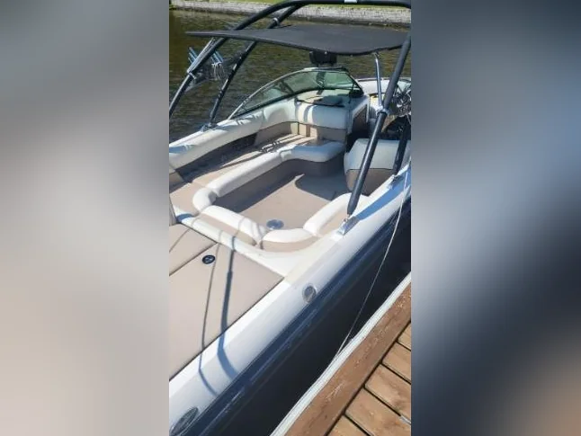 Bateau de wake thumbnail 3