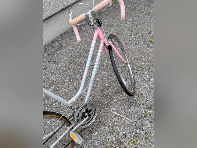 Vélo Huffy de route de 10 vitesses et roues de 27 pouces thumbnail 2