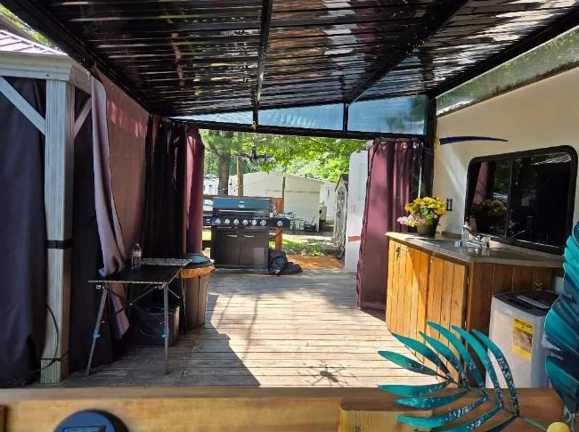 Roulotte au Camping du Lac Morin thumbnail 4