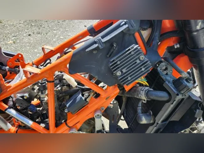 KTM 690 Enduro R 2012 thumbnail 4