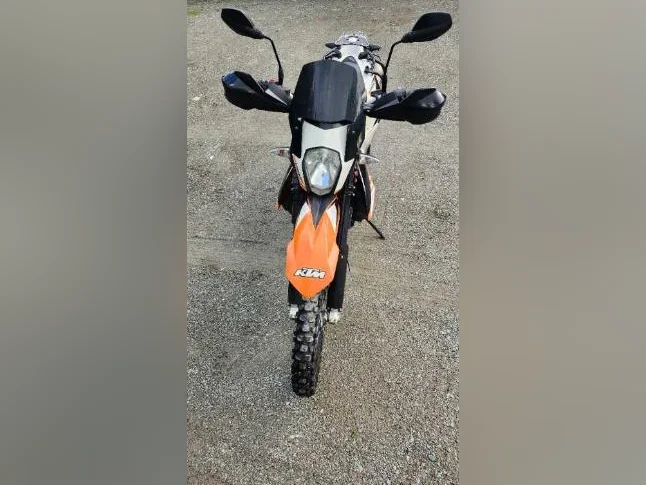 KTM 690 Enduro R 2012 thumbnail 5