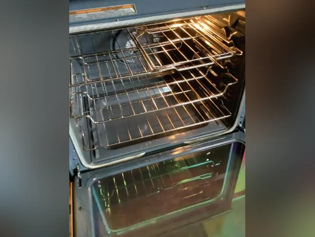 SUPER AUBAINE POUR VENTE RAPIDE Cuisinière Whirlpool en acier inoxydable – Convection thumbnail 2