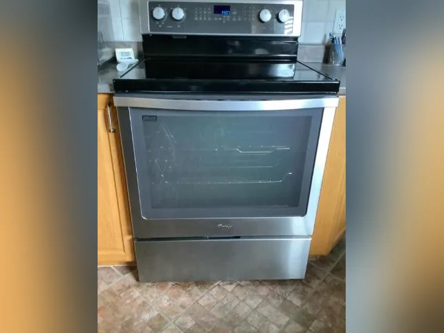 SUPER AUBAINE POUR VENTE RAPIDE Cuisinière Whirlpool en acier inoxydable – Convection