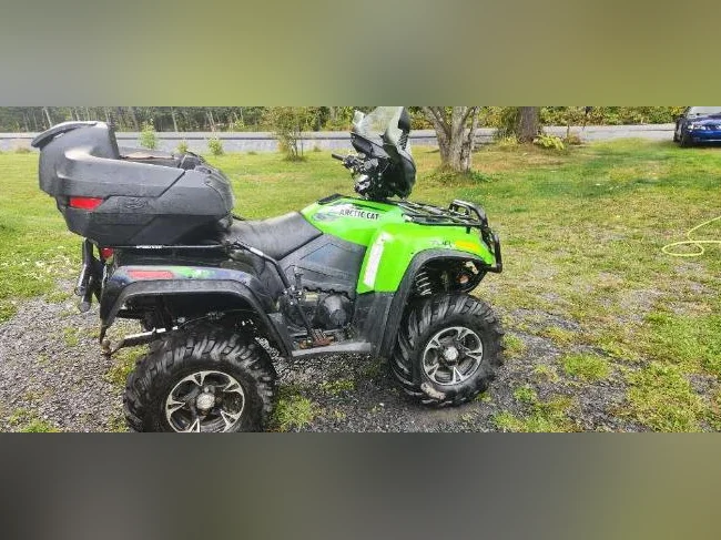 Artic Cat 700 XT 2014 – 7 000 km – 2 treuils + pneus cloutés sur rm – Très propre thumbnail 2