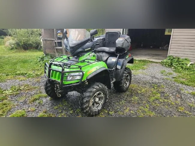 Artic Cat 700 XT 2014 – 7 000 km – 2 treuils + pneus cloutés sur rm – Très propre