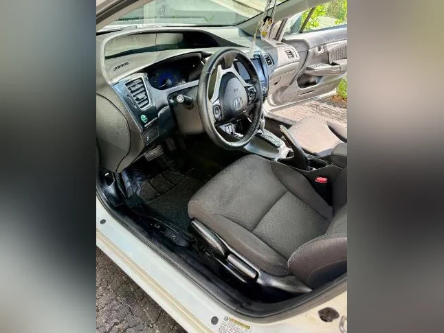 Honda Civic Sedan 4 portes automatique thumbnail 4