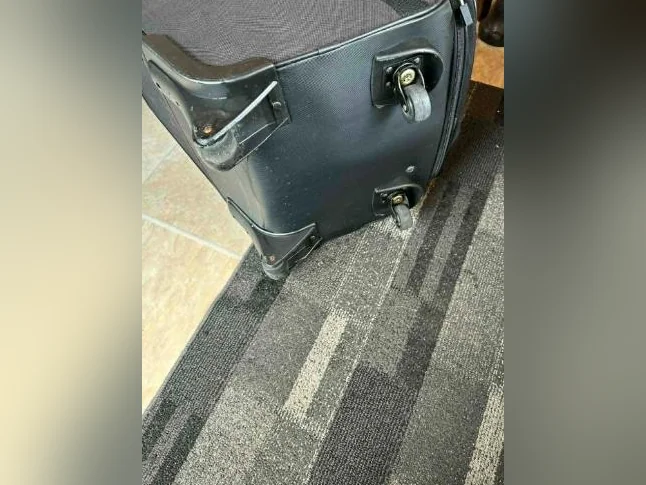 Grande valise Samsonite 4 roues multidirectionnelles.mesures 26 H x17 Lx13 (pouces) thumbnail 4