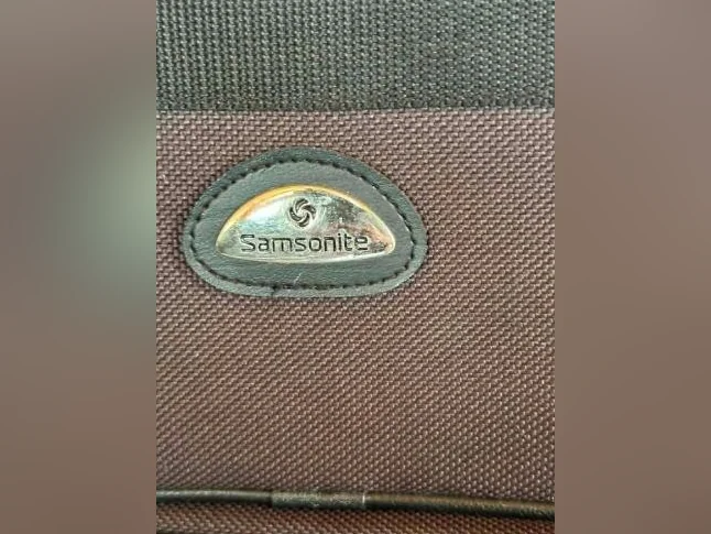 Grande valise Samsonite 4 roues multidirectionnelles.mesures 26 H x17 Lx13 (pouces) thumbnail 5