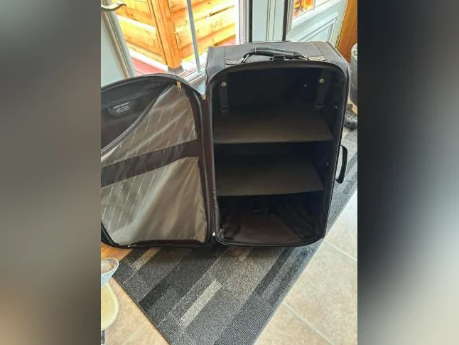 Grande valise Samsonite 4 roues multidirectionnelles.mesures 26 H x17 Lx13 (pouces) thumbnail 3