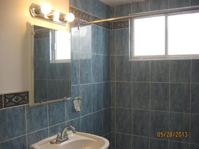 METRO COTE ST. CATHERINE  GRANDE 5.5  EN FACE DE LA BATIMENT thumbnail 7