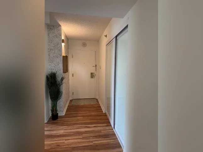 Condo 41/2 Vue spectaculaire thumbnail 9