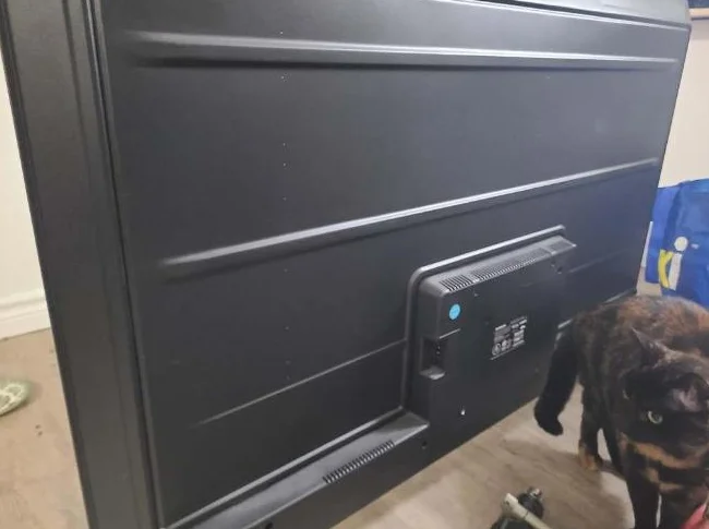Tv ultra HD 55'' avec télécommande thumbnail 2