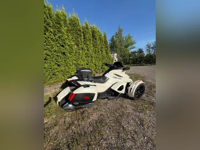 Can-Am Spyder LIMITED RT 2013