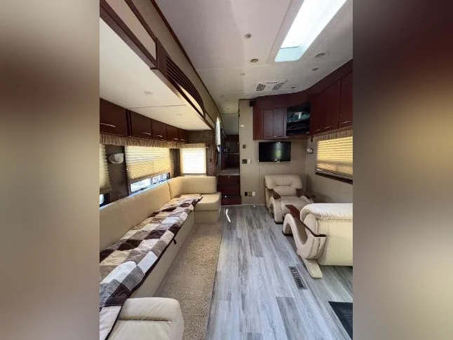 Fifth Wheel thumbnail 7