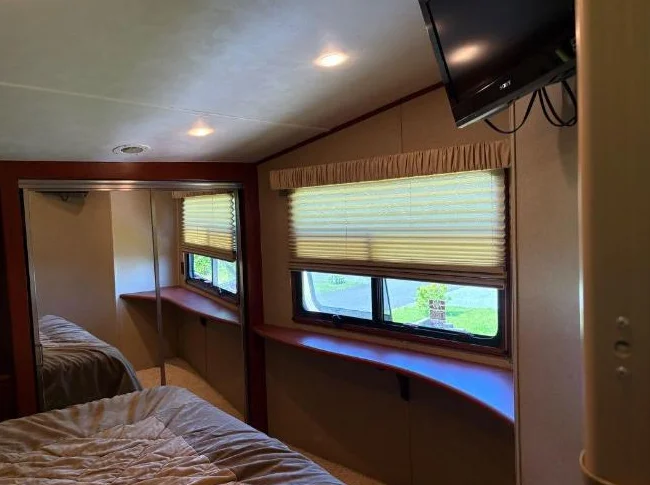 Fifth Wheel thumbnail 5