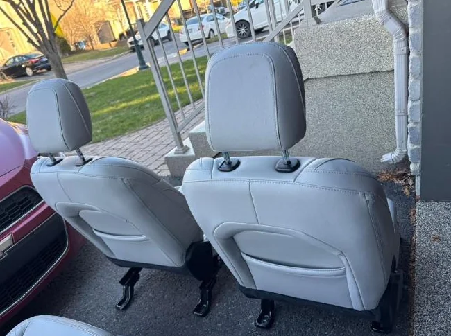 Ensemble de Sièges en Cuir Blanc JEEP Wrangler 4xe 2023 comme Neuf thumbnail 3
