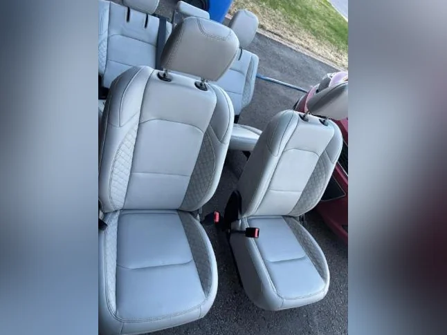 Ensemble de Sièges en Cuir Blanc JEEP Wrangler 4xe 2023 comme Neuf thumbnail 2