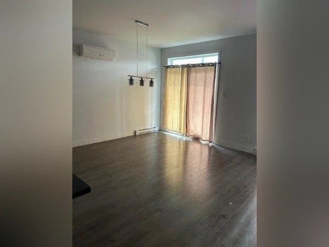 2 CHAMBRES À COUCHER, 1 SALLE DE BAIN APPARTEMENT thumbnail 3