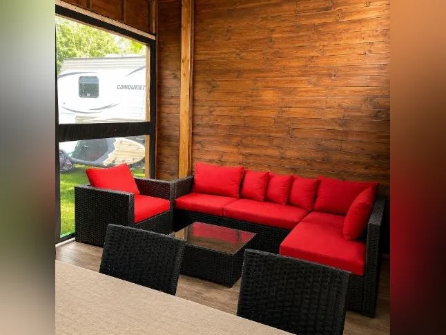 Le luxe du chalet, la liberté du camping — Terrain clé en main avec quai thumbnail 5
