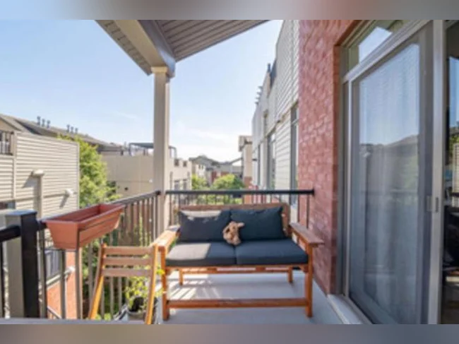 4 1/2 avec mezzanine, terrasse sur le toit et spa privé thumbnail 7
