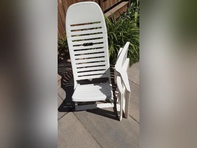 2 CHAISES PLIANTES DE PLAGE EN TRÈS BONNE CONDITION thumbnail 3