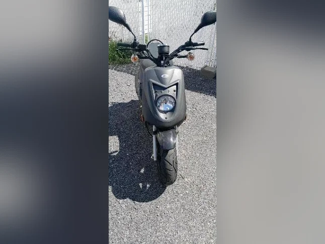 scooter à vendre thumbnail 4