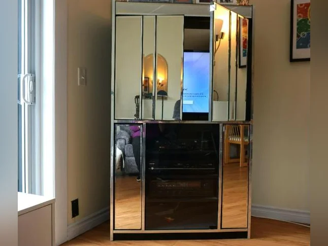 À DONNER! Magnifique meuble audio-vidéo