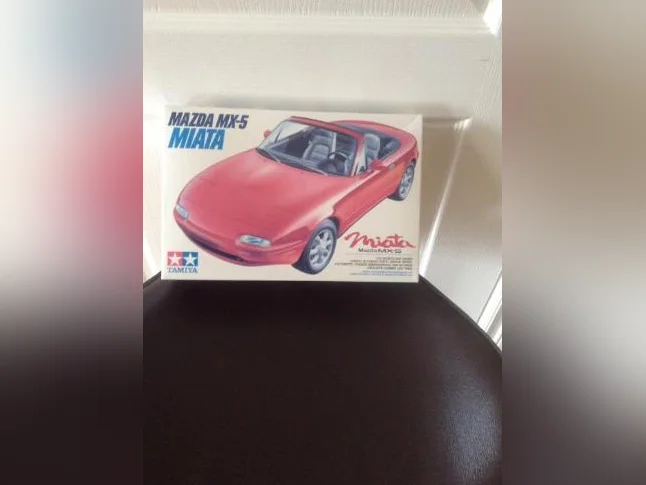 Auto Miata à construire thumbnail 2
