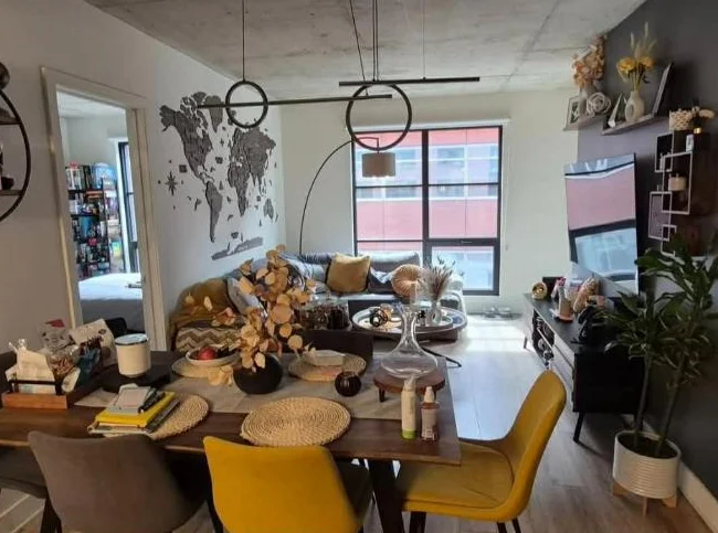 Superbe condo moderne au cœur de Montréal avec services haut de gamme thumbnail 3