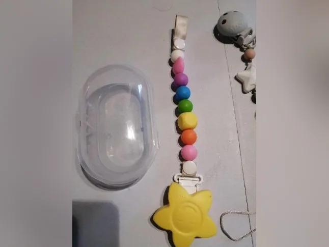 Attaches suces et anneaux de dentition