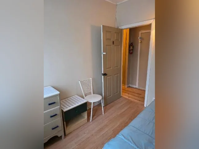 CHAMBRE À LOUER À SAINT-AGATHE-DES-MONTS,PRES DE TOUT LES SERVICES. thumbnail 4