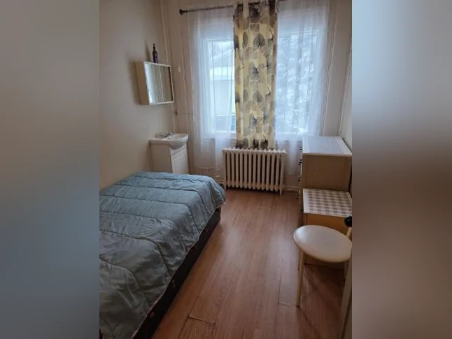 CHAMBRE À LOUER À SAINT-AGATHE-DES-MONTS,PRES DE TOUT LES SERVICES. thumbnail 5