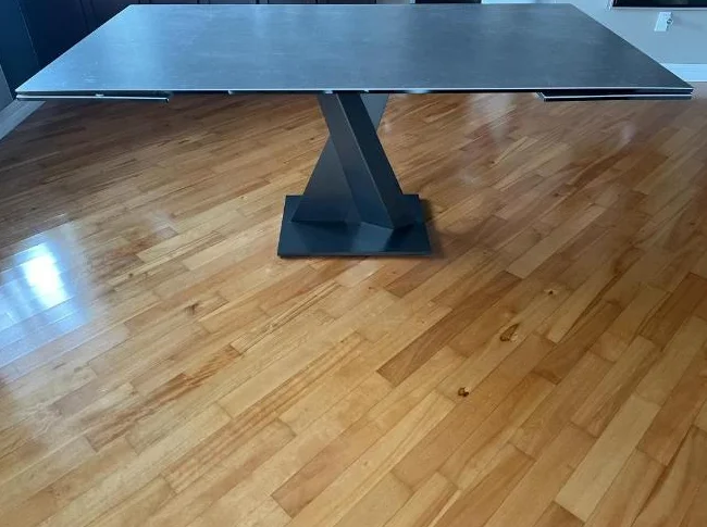 Table de salle à manger - payée 7271$ (avant taxes)