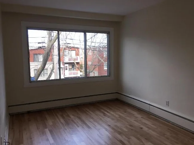 6 1/2 Upper Duplex / 3 Bedrooms / Ideally Located in Ville St. Laurent thumbnail 3