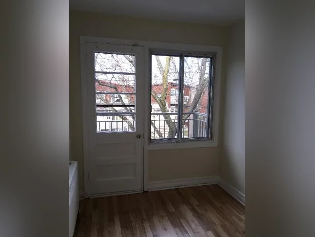 6 1/2 Upper Duplex / 3 Bedrooms / Ideally Located in Ville St. Laurent thumbnail 6