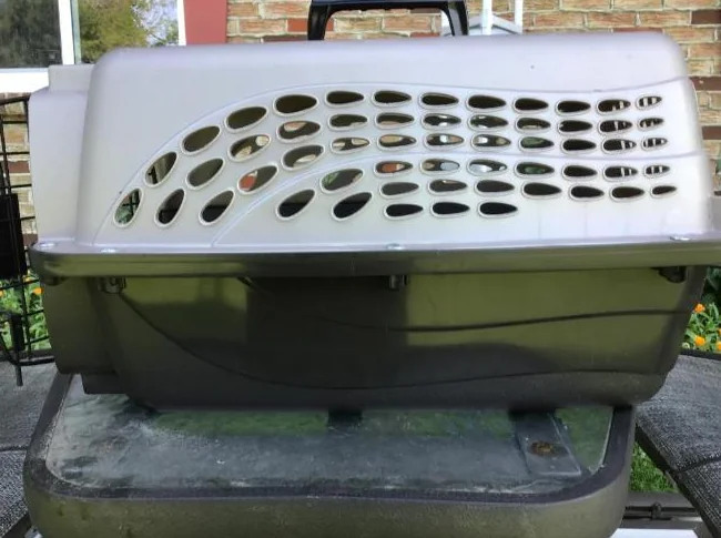 Niche en plastique rigide pour chien et chat