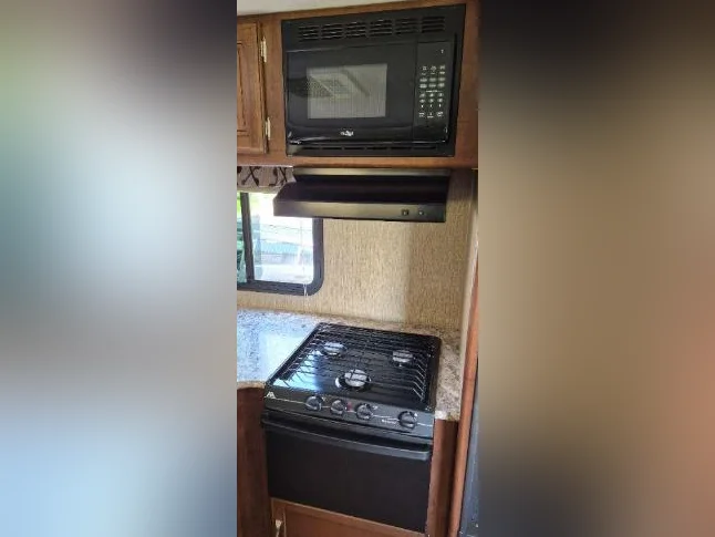 À LOUER POUR VOS VACANCES, Roulotte Keystone passeport ultra lite grand touring (chambre fermée). thumbnail 8