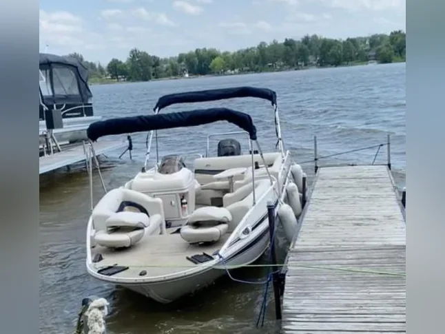 Bateau Ponté Princecraft Ventura 221 de 2005