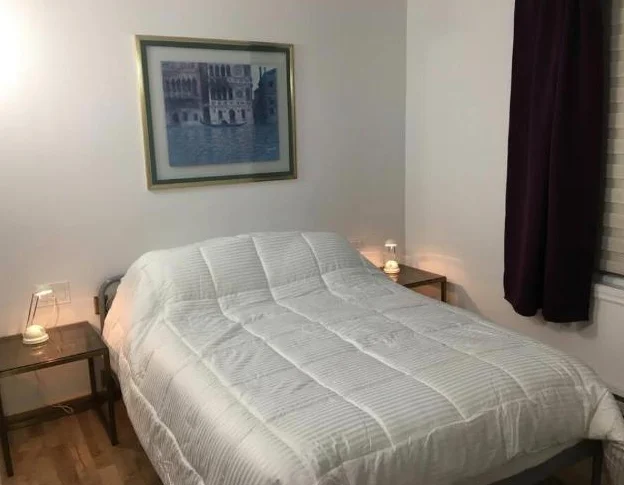 Appartement 3 chambres a coucher plus 3 salles de bain, cuisine, cour