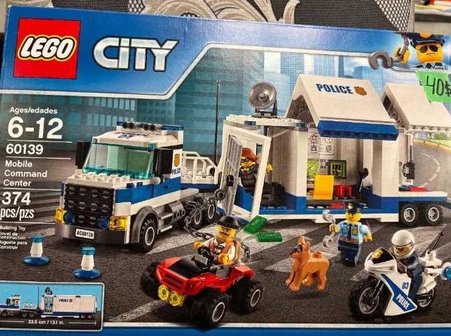 lego 60139 city le poste de commandement mobile 374 pièces