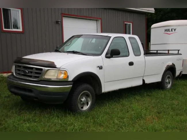 Ford F150 2000 XL, 122000 km 4X4 boite de 8 pieds thumbnail 4