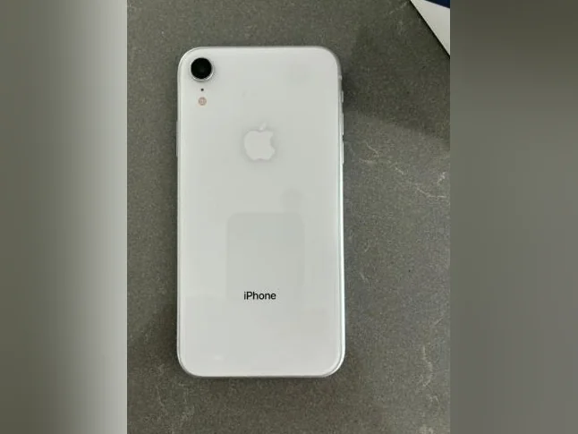 iPhone XR thumbnail 3