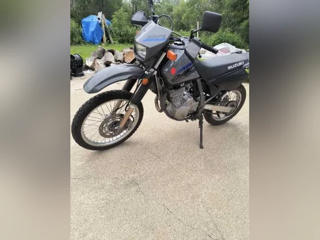SUZUKI DR 650, 2020 SEULEMENT 7800KM, COMME NEUF thumbnail 2