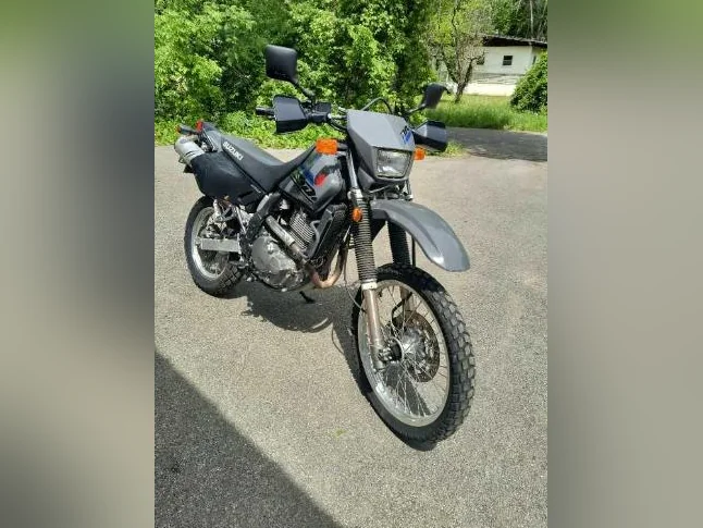 SUZUKI DR 650, 2020 SEULEMENT 7800KM, COMME NEUF thumbnail 9