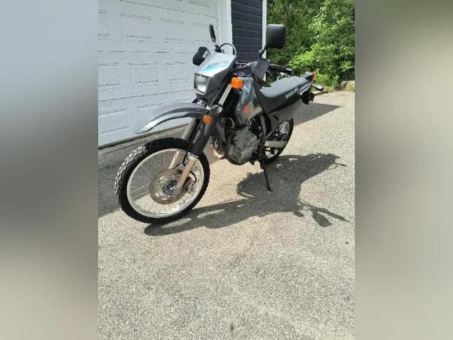 SUZUKI DR 650, 2020 SEULEMENT 7800KM, COMME NEUF thumbnail 7