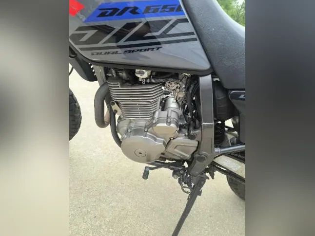 SUZUKI DR 650, 2020 SEULEMENT 7800KM, COMME NEUF thumbnail 3