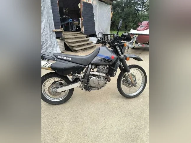 SUZUKI DR 650, 2020 SEULEMENT 7800KM, COMME NEUF