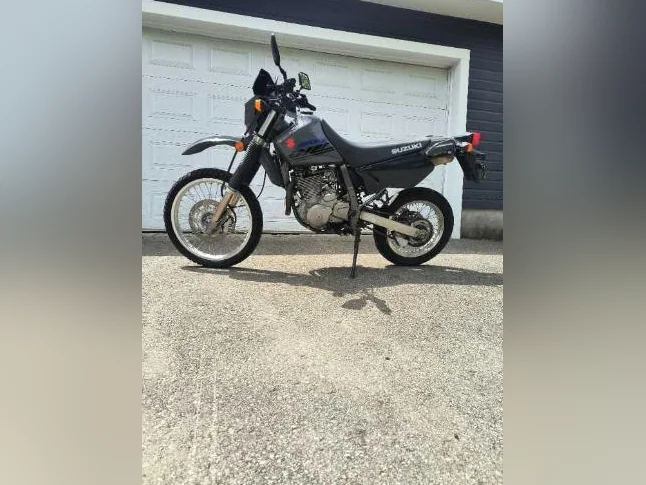 SUZUKI DR 650, 2020 SEULEMENT 7800KM, COMME NEUF thumbnail 6
